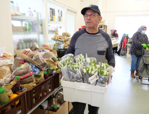 Bloemen voor de vrijwilligers van de voedselbank